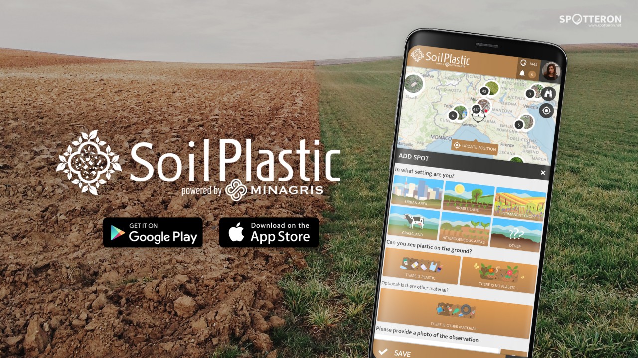 Image of  a field with grass and soil. In front there is the SoilPlastic visual and a Phone Mockup showing the SoilPlastic App. Also there are two signs saying that the App is able to download on Google Play and the App Store.
